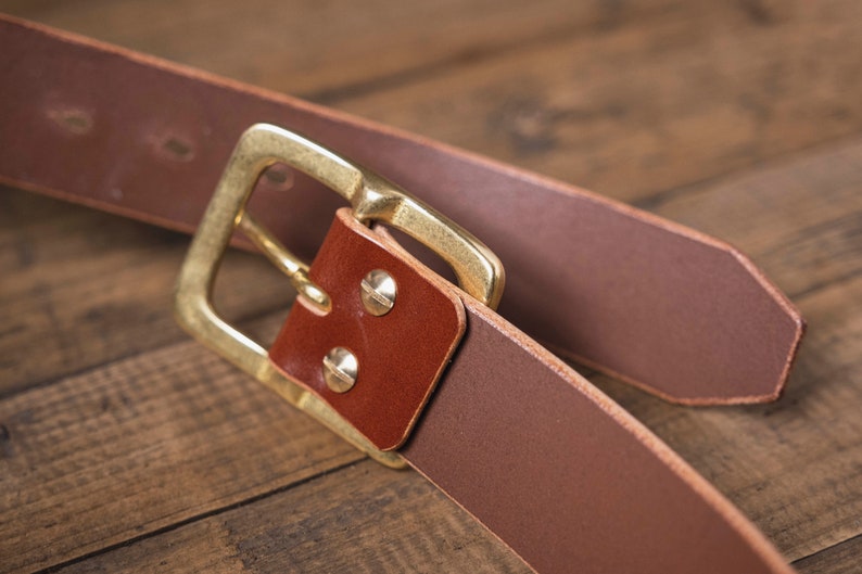 Brown English Bridle Leather Garrison Belt - 1.5 inch wide - detail - back view - close up for solid brass buckle and teardrop holes and belt tip and brass Chicago screws