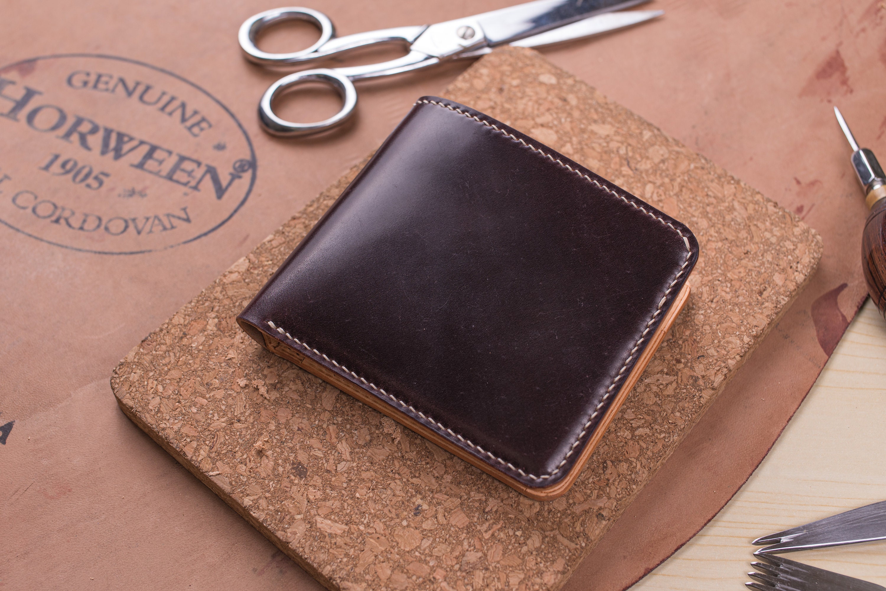 Shell Cordovan three-slot leather card holder, handmade by Buck&Hide