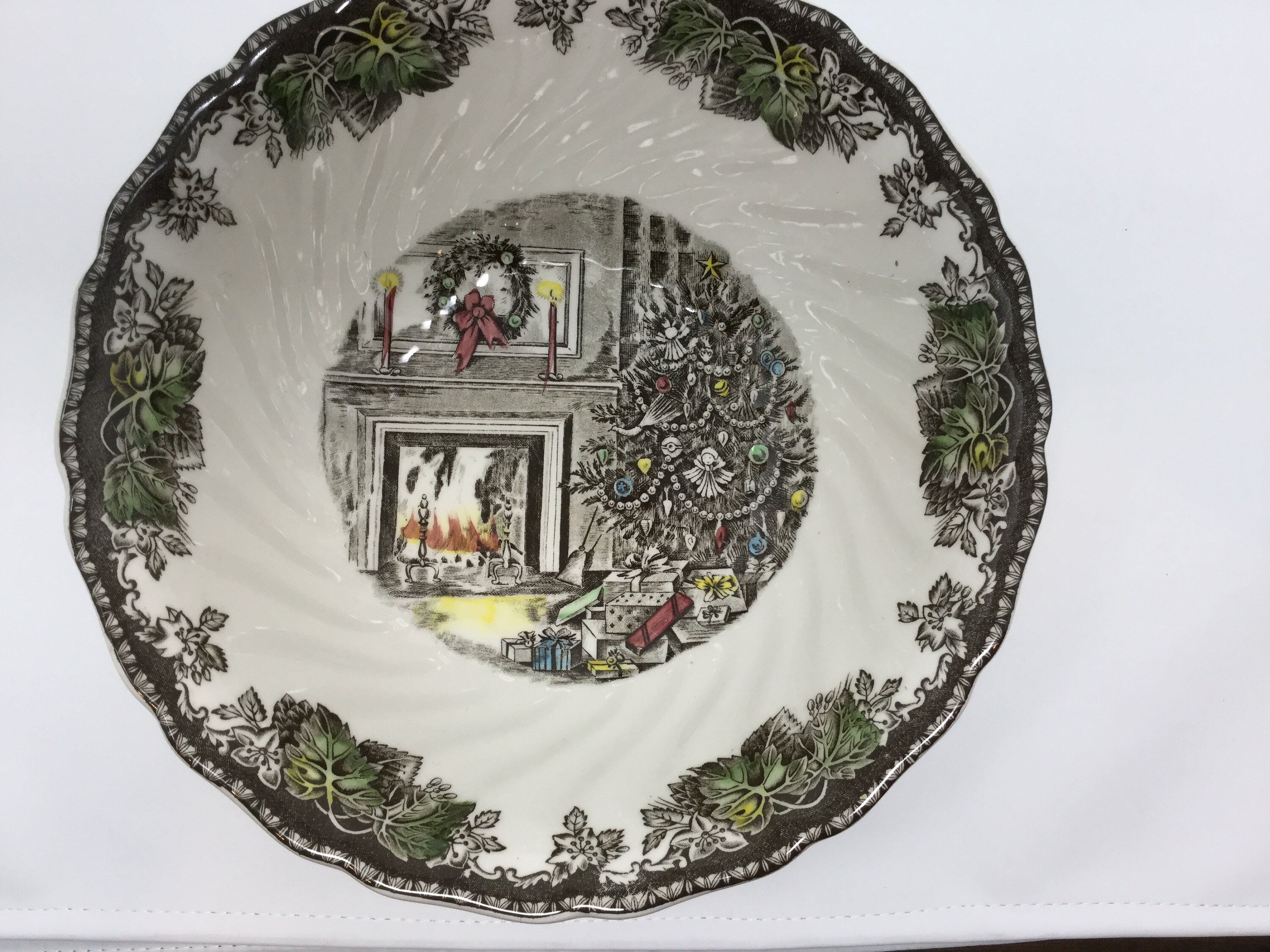 JOHNSON BROS. Friendly Village Christmas 10 Christmas Bowl