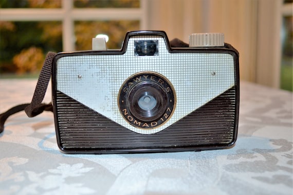 SAWYER NOMAD 127 Camera Vintage 1950s Classic Brown & Silver Art Deco