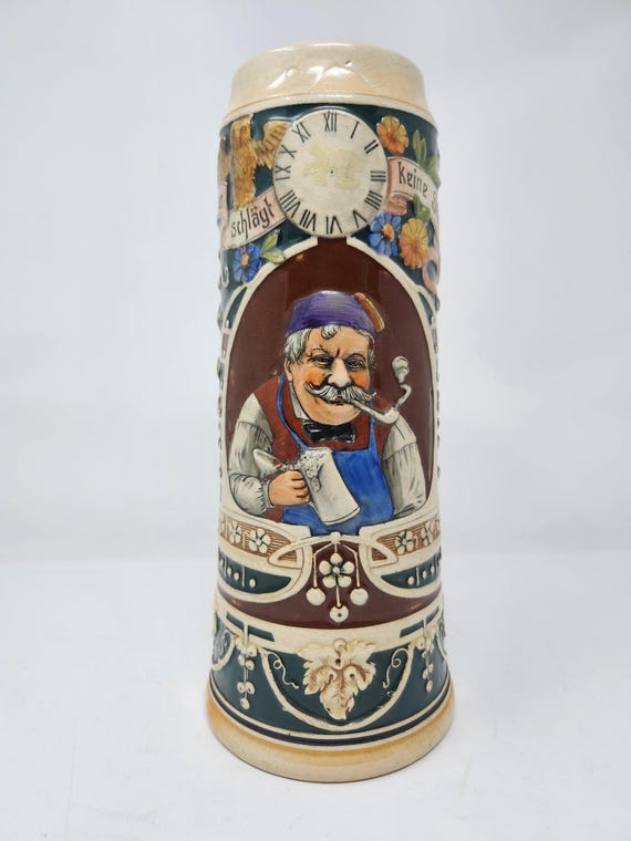 German Beer Stein Green and Burgundy 1.5 liter "Dem Glucklichen Schlacht Keine Stunde". Germany 96 on bottom no lid