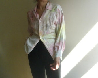 Hand painted,upcycled blouse, light,elegant shirt for women, button-up blouse in the style of the 80s, hand-dyed pastel colors by Tati