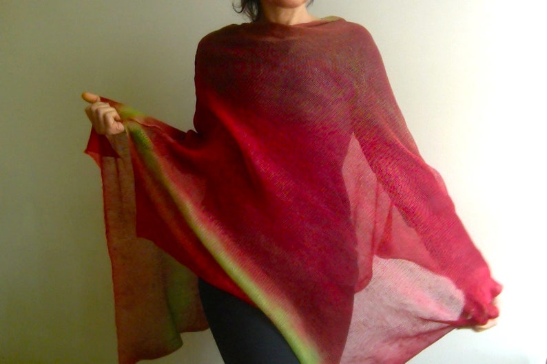 rote Leinen Poncho natürliche Leinen PONCHO rot Ende grün VEGAN nachhaltige Strickwaren von Tati Bild 2