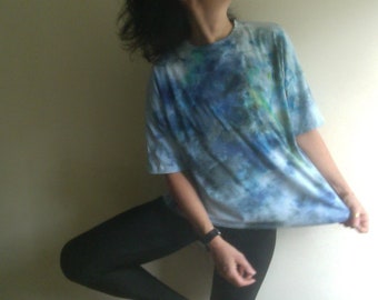 hand-painted free-cut T-shirt made of soft organic cotton, blue cotton blouse,  action painting postindustrial vegan by Tati