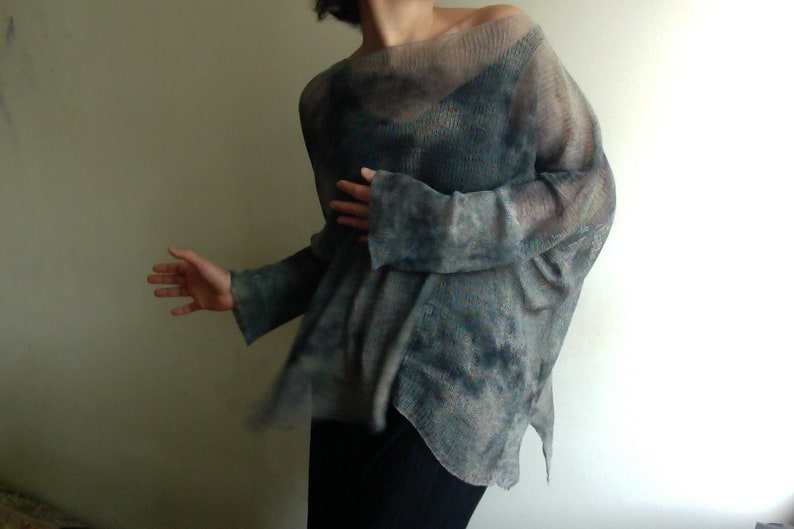 ręcznie barwiona tunika, kimono lniane, unikatowa lniana bluza, oversize koszula lniana, szara bluzka z dzianiny lnianej, sweterek lniany zdjęcie 4