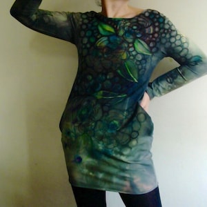Minivestido de algodón con estampado floral pintado a mano: jersey de manga larga con bolsillos