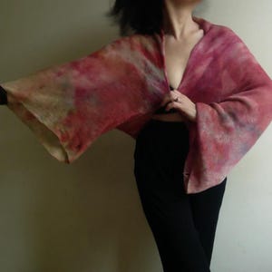 Cardigan en tricot de lin teint à la main : haussement d'épaules kimono végétalien biologique