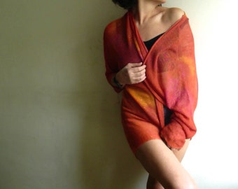 Cardigan unico in maglia di lino, mantello di lino organico, maglieria di lino tinta a mano, maglione rosso vegano, kimono, scrollata di spalle, maglia di lino colorata di Tati