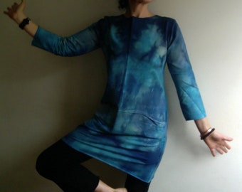 Vestido de punto de algodón azul teñido a mano con bolsillos - Túnica vegana