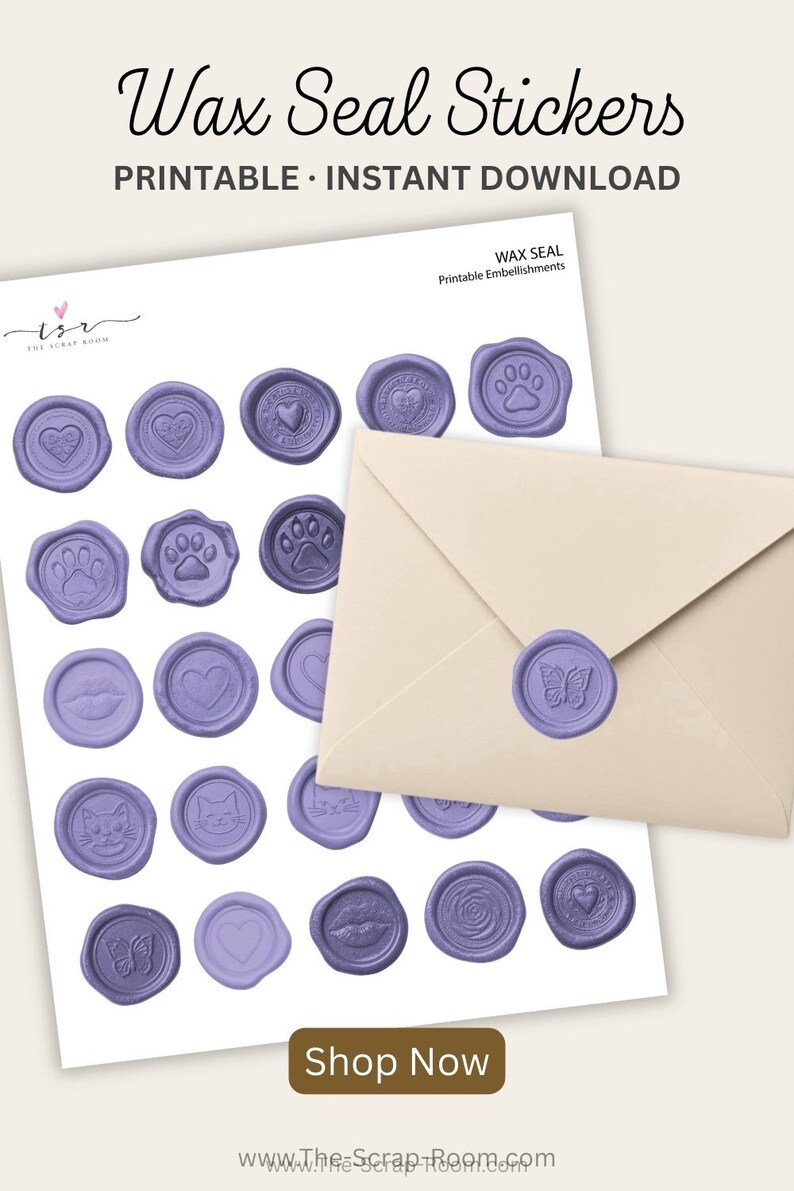 Op de afbeelding: Vel met bedrukbare waszegelstickers in diverse ontwerpen, waaronder harten, pootafdrukken en vlinders. De stickers zijn lichtpaars van kleur en worden getoond met een bijpassende envelop die is verzegeld met een vlinderwaszegel.