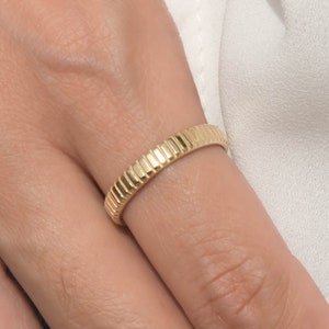 Solid Gold K14 Ribbed Ring, Chunky Wedding Ring, Statement Band Ring, Unique Gold Ring, 9k Solid Gold Band, Minimalist Ring, Wedding Band