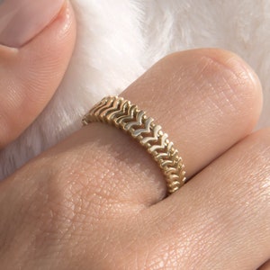 14k Gold Herringbone Chevron Ring 14K Gold Arrow Braile Ring image 1