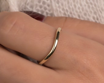 Dainty Wavy Ring, Solid Gold K14, Plain Band, Wedding Band, Dainty Ring, Minimalist Ring, Dome Ring, Stacking Everyday Ring, Sister Gift