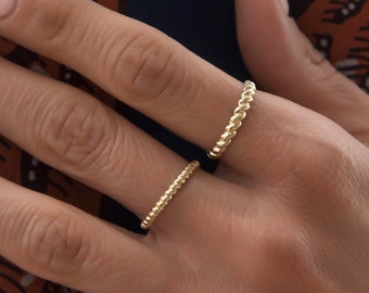 Anello in corda intrecciata in oro, anello intrecciato in oro massiccio 14K, fede nuziale, anello minimalista delicato, anello quotidiano, anello impilabile per l'eternità, regalo per la madre