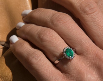 Diamond Emerald Ring, 18k solid Gold Ring, Genuine Emerald Ring, Statement Ring, Engagement Ring, Oval Halo 18K Ring, Wedding Proposal Ring