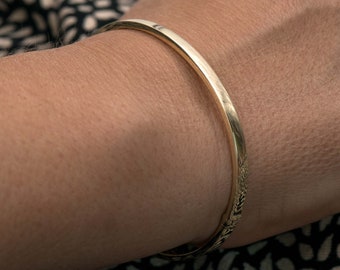 Pulsera de brazalete plano de oro, pulsera lisa de oro macizo de 14K, pulsera atemporal, brazalete de oro apilable, pulsera clásica con bisagras, regalo del Día del Padre