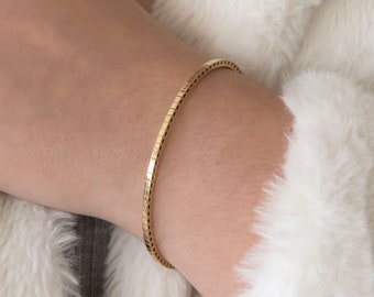 Pulsera de brazalete de oro, pulsera k14 de oro macizo, pulsera de puño, joyería delicada, pulsera minimalista, pulsera apilable, regalo perfecto para la madre