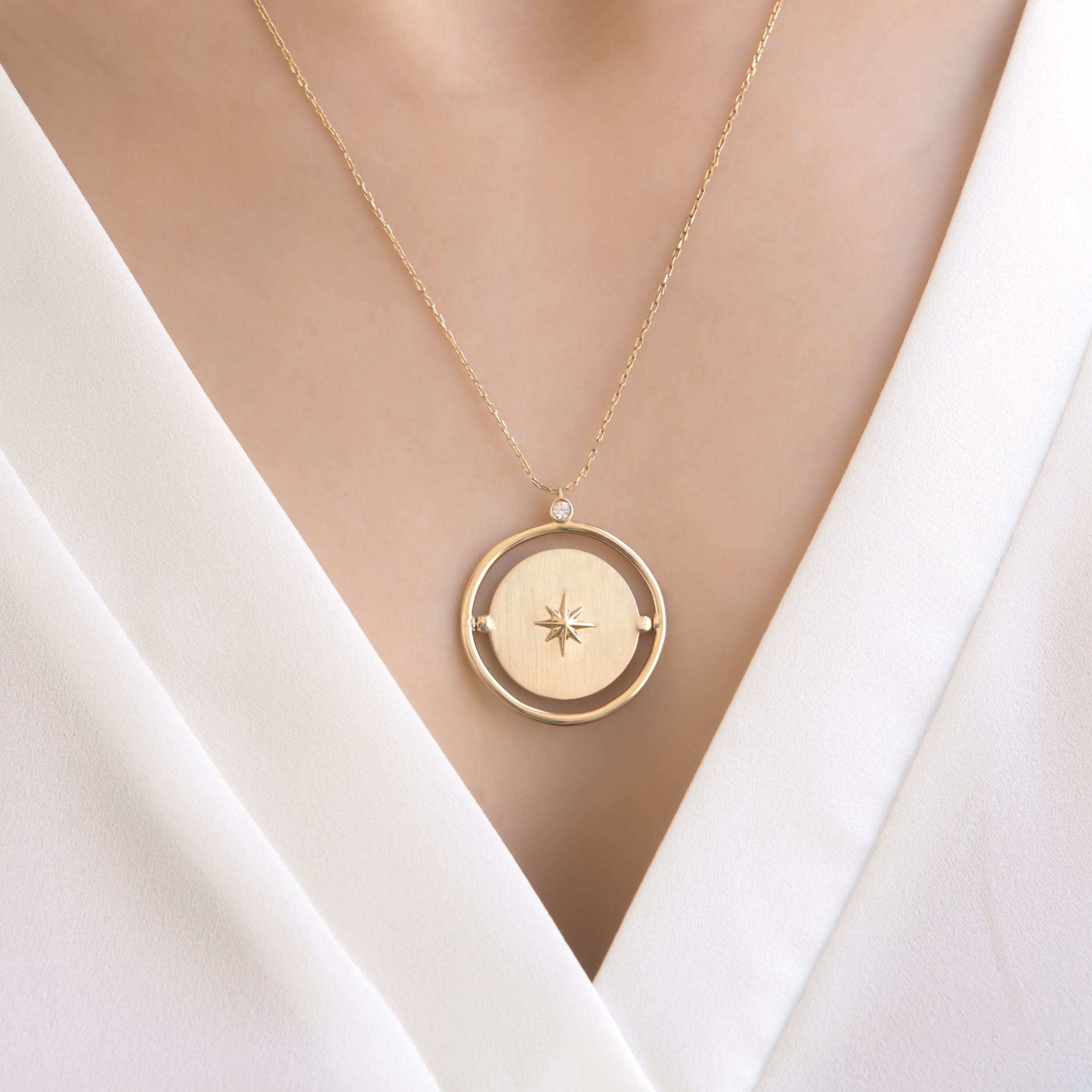 Spinner 14k Gold Disc Necklace / Star Spinner Necklace / Star Necklace
