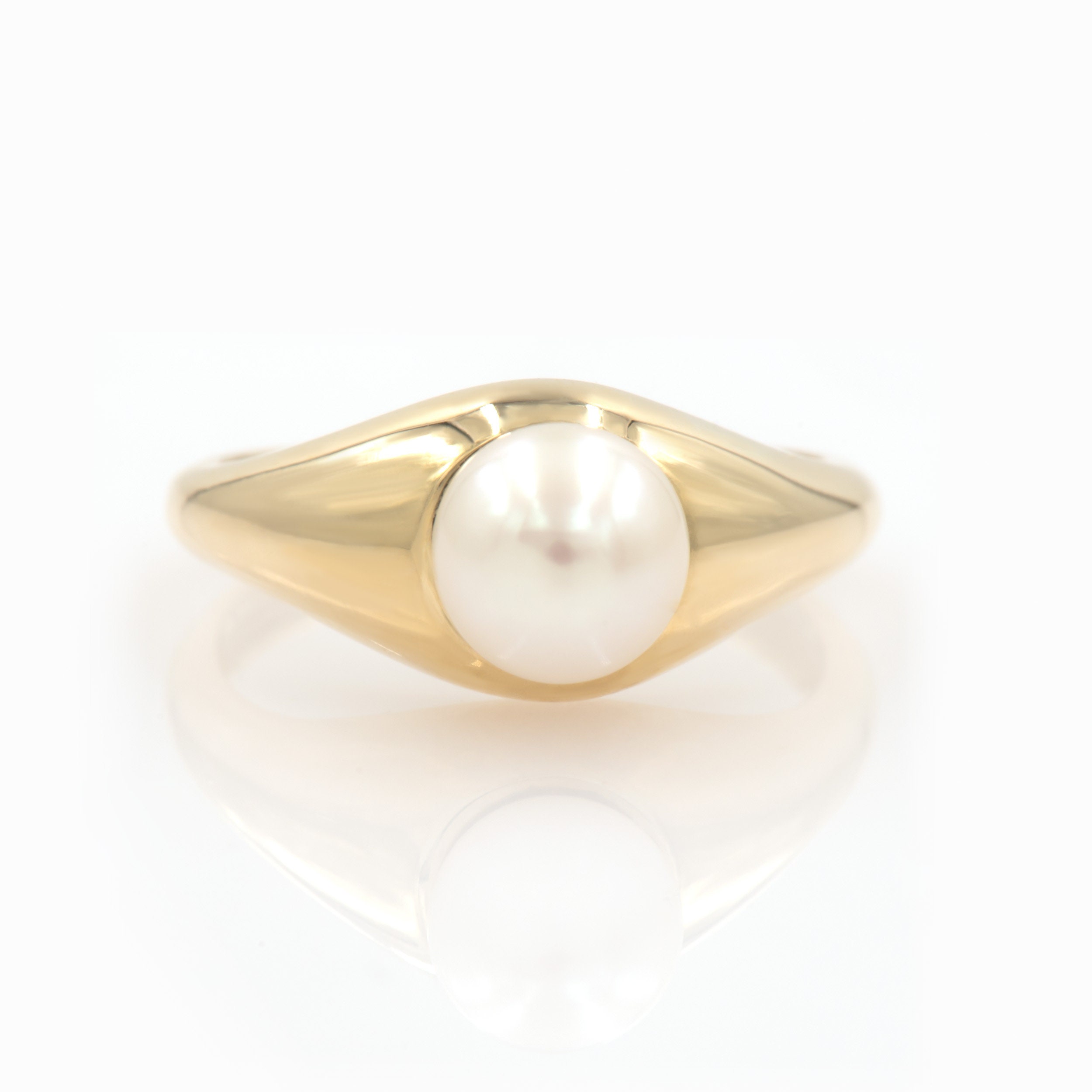 Signet Rings: What are they and how to wear them | Missoma