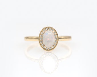 White Opal Ring, Solid Gold K14 Opal Ring, Australian Opal Ring, Birthstone Ring, Engagement Ring, Halo Ring, Vinatge Ring, Proposal Ring