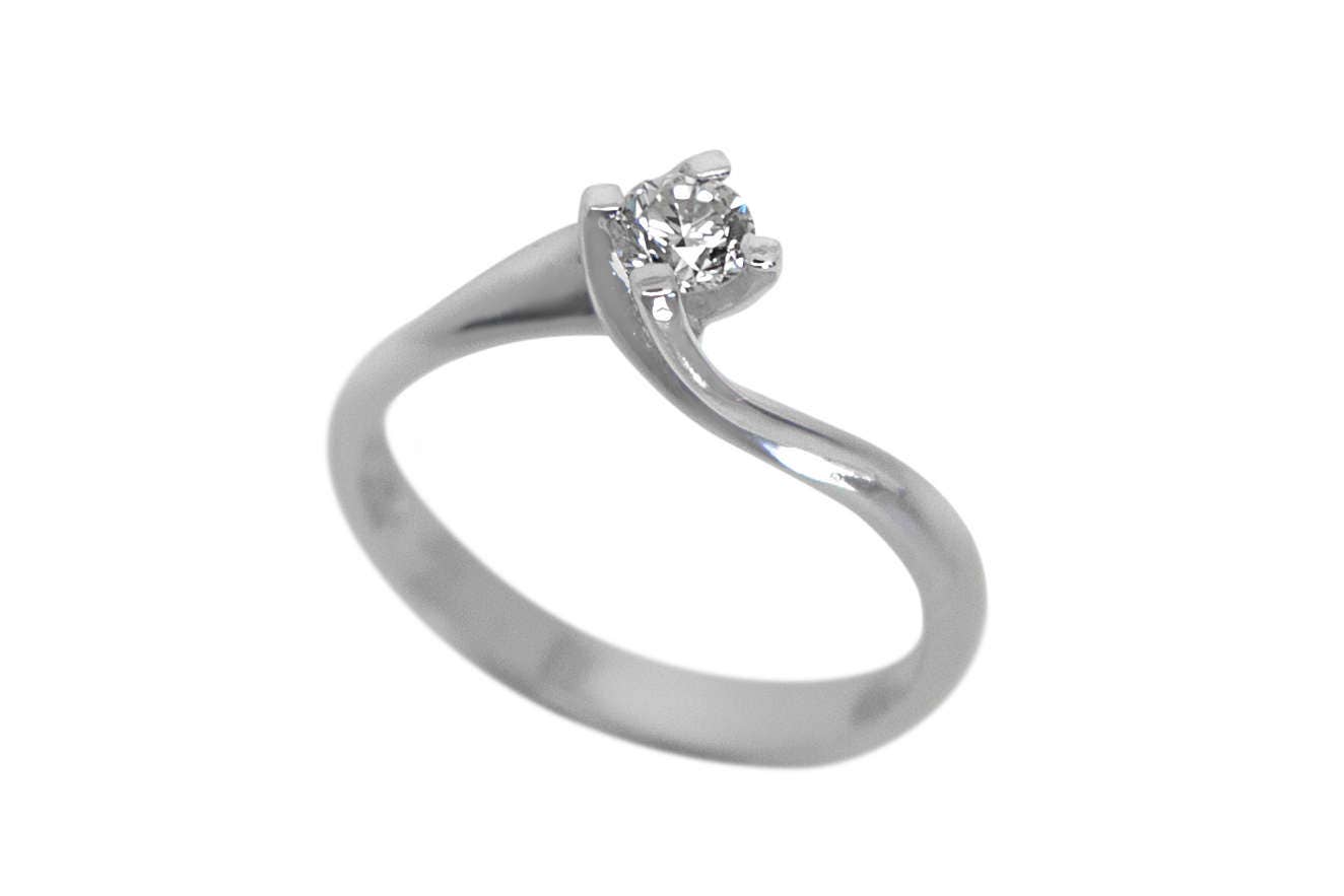 Single Diamond Promise Ring / Promise Ring Meaning What Is A Promise
