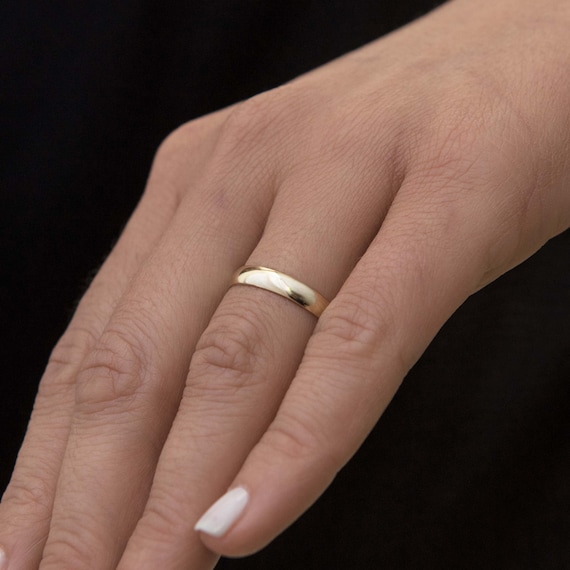Plain gold sale band wedding ring