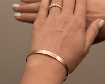 Plain Solid Gold Oval Bracelet, Solid Gold K14 Open Cuff Bracelet, Classic Bracelet, Stacking Bangle, Minimalist Bracelet, Dainty Gold Cuff