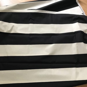 Marimekko Raita bomullspoplin för klänningar, kjolar, kläder, en meter, 100 x 140 cm svart och vit Finland