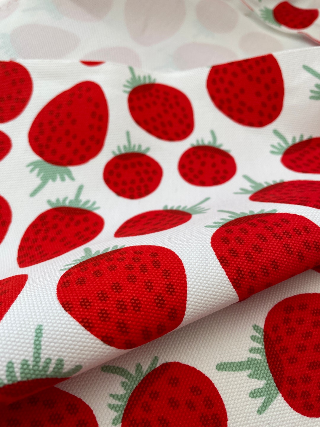 Marimekko fresa Mansikka, tela de lona de algodón de grado tapicería,  vendida por media yarda para tapizar, bolsos y bolsos, Finlandia - Etsy  México, image size:1080x1440