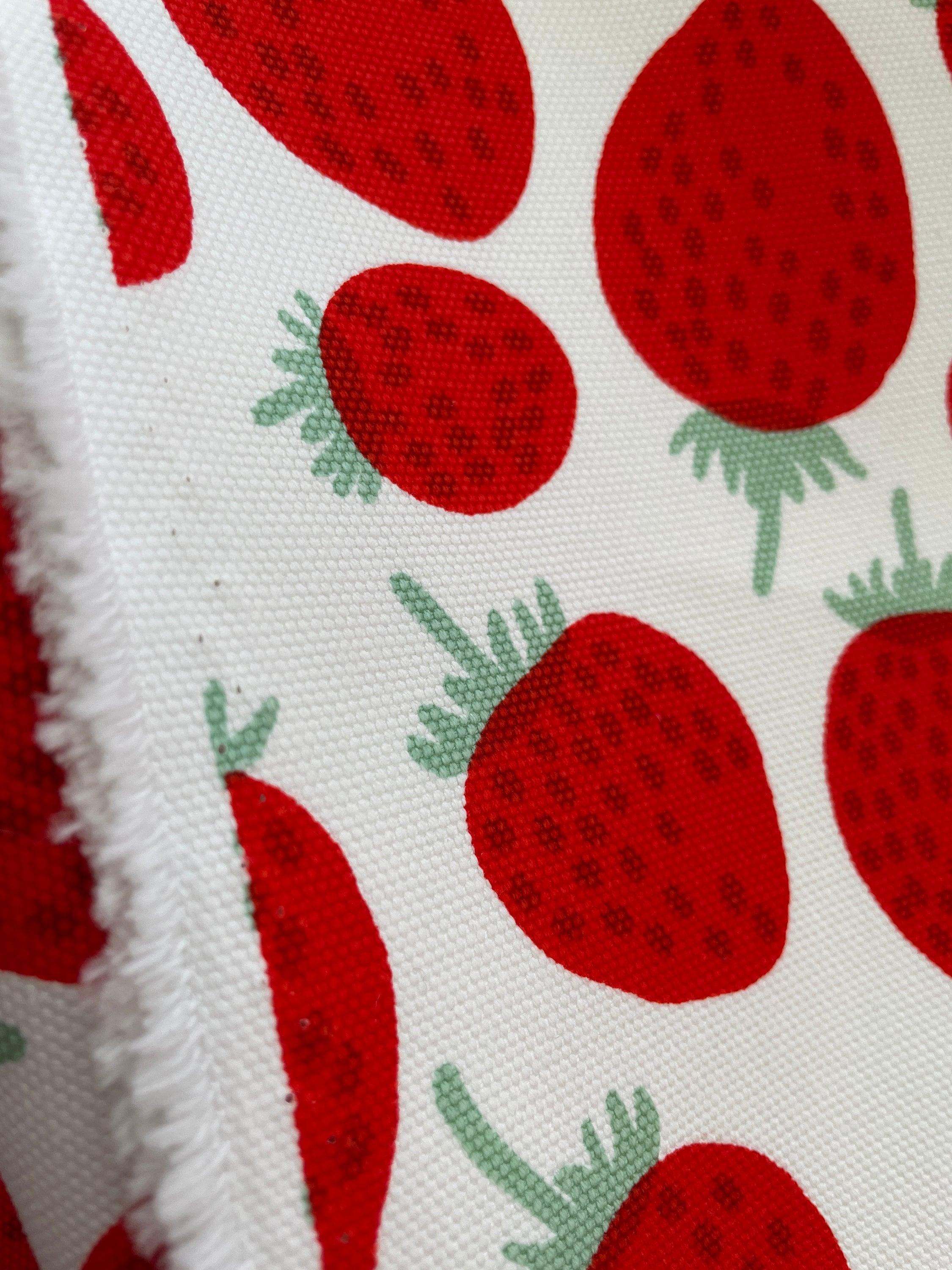 Marimekko fresa Mansikka, tela de lona de algodón de grado tapicería,  vendida por media yarda para tapizar, bolsos y bolsos, Finlandia - Etsy  México, image size:2250x3000