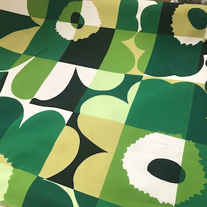 Tessuto rivestito in acrilico Marimekko Green Ruutu-unikko, venduto a mezzo metro