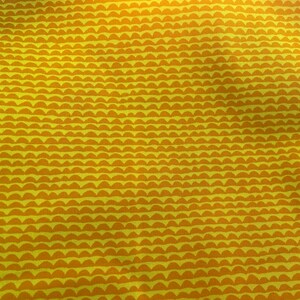 Tela de algodón amarillo Marimekko Small Papajo, vendida por media yarda, 56" de ancho, Finlandia