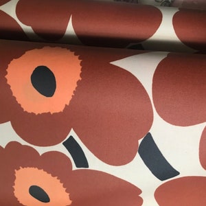 Tessuto rivestito in acrilico Marimekko Pieni Unikko, marrone mattone, bianco e nero, IMPERMEABILE