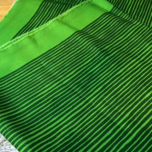 Marimekko Green Varvunraita stoffering kwaliteit katoenen canvas stuk voor bakken en tassen, verkocht door halve werf