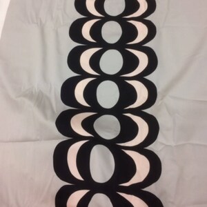 Marimekko GRUBA SATYNA Kaivo, biały, czarny, różowy, jeden jard, lekko rozciągliwy, z Finlandii, 92xm x 140 cm