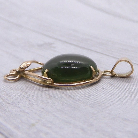 Cabochon Jade Pendant 18k Yellow Gold - image 4