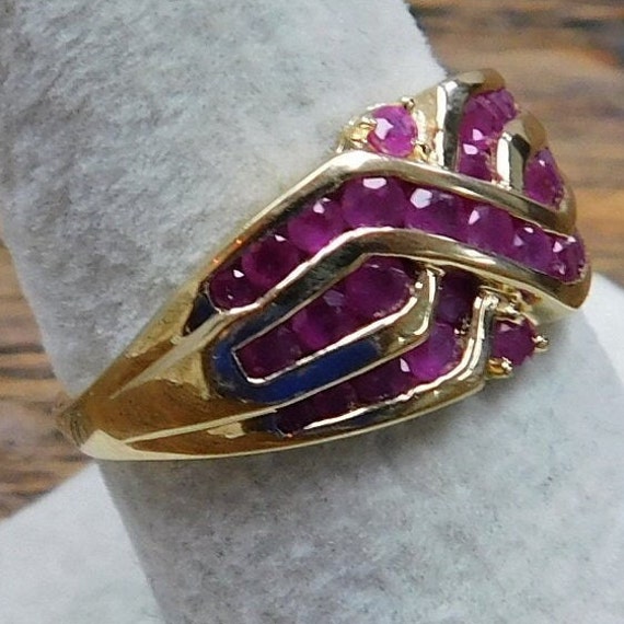 Natural Ruby .81 ctw Fashion Ring 10K Gold - image 9