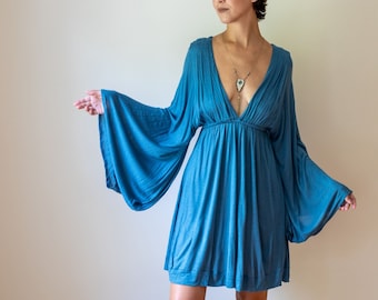 Vestido azul pizarra con mangas acampanadas: Fiesta de diosas bohemias, festival de hadas