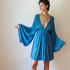 Robe bleu ardoise à manches cloche : festival des fées bohèmes