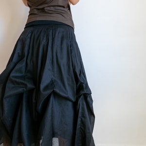 Blühender Lotus Multi Layer mit Krawatten Verstellbare Länge Rock In Schwarz