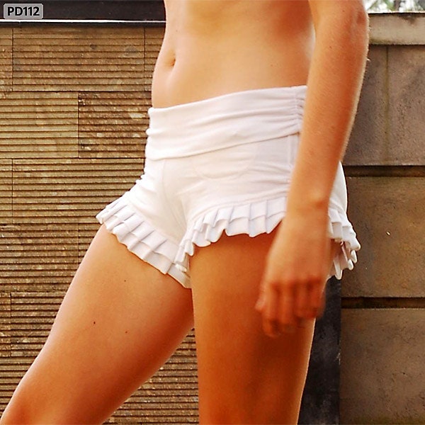 ruffle booty shorts dance