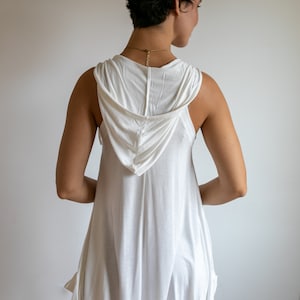 Pixie Sleeveless Hoodie Dress in White Bamboo Fabric image 5