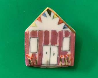 Beach hut Brooch handmade from fine porcelain! Hand painted with underglaze and topped with gold lustre.