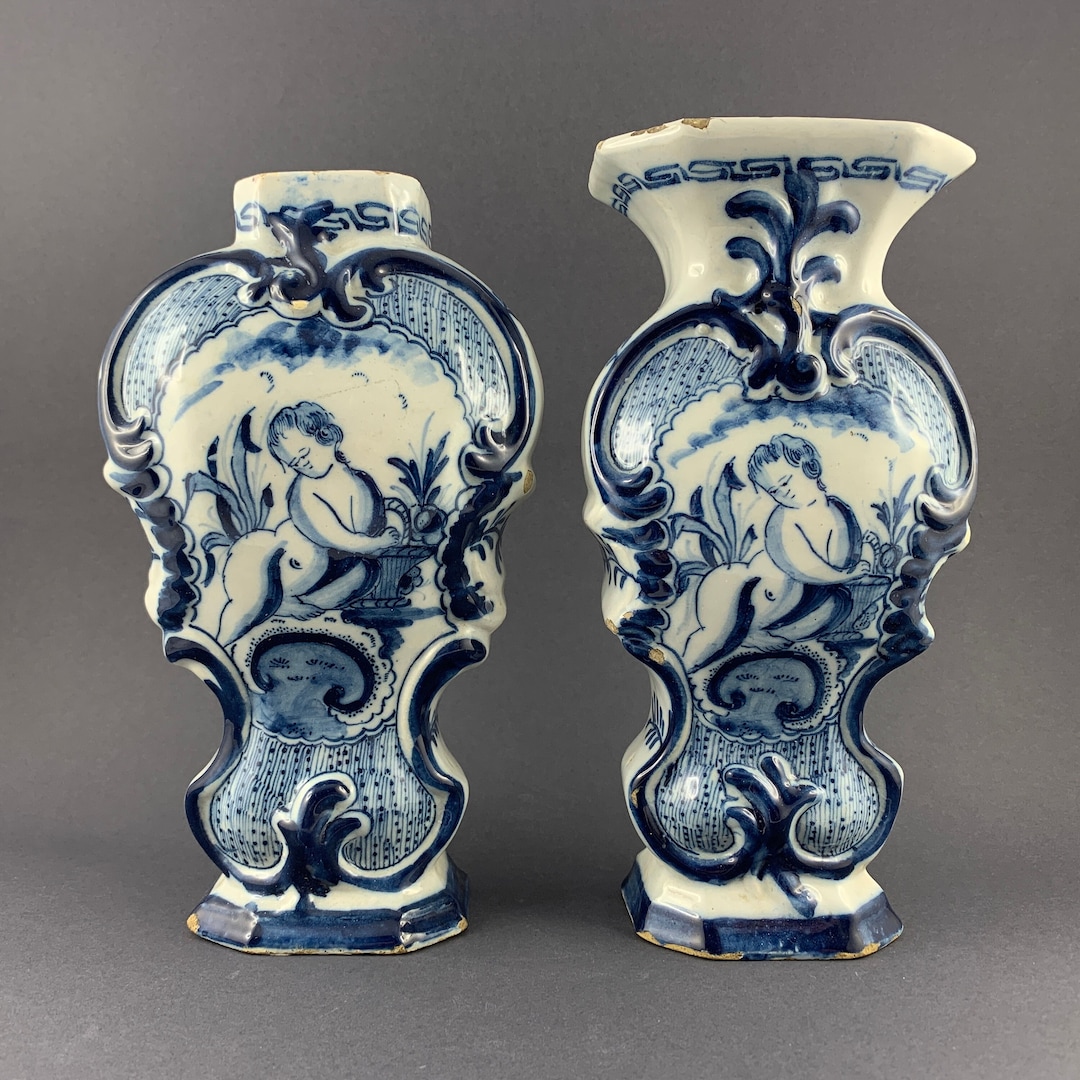 2 Delft Blue Vases 18th Century De Claeuw Factory in Delft Handpainted