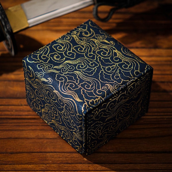 The Deckimono (The Golden Lining) - stoffen kimonodoos voor opslag van 100 ruilkaarten