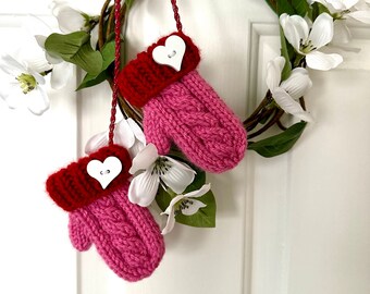 Two Tethered Mittens knitted, Wreath decor, Valentine's Day Ornament, Winter decor, Knit Gift topper, Tree decoration, LITTLE CHUNKY MITTEN