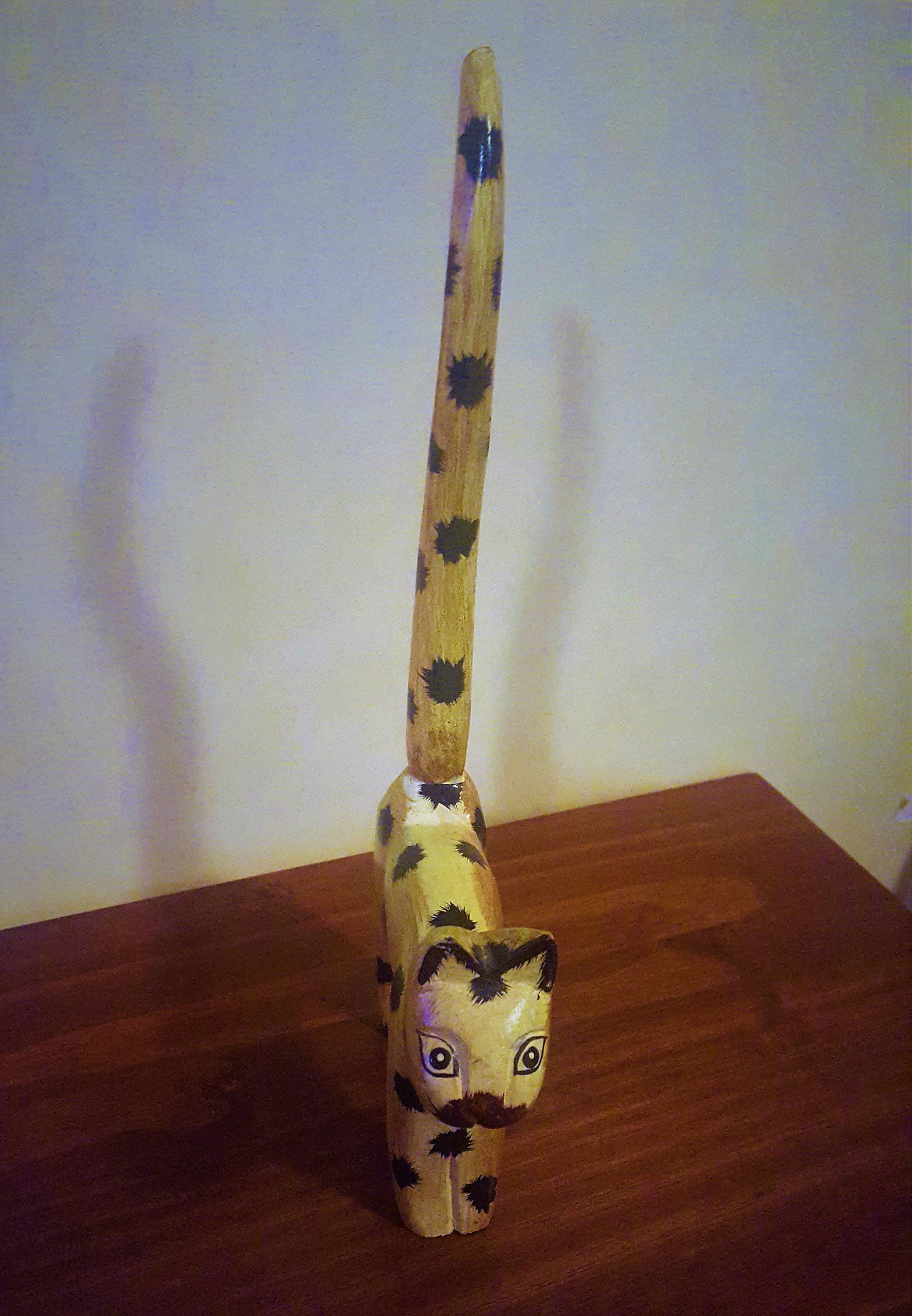 Un gato robusto hecho a mano tallado en madera pintado a mano | Etsy