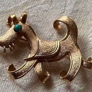 Darling Vintage Wells Gold Dog Pin