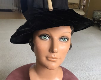 Remarkable Art Deco Silk Velvet Cloche Hat, circa 1930