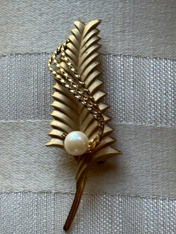 Vintage Marvella, pearl lease, brooch, mid century